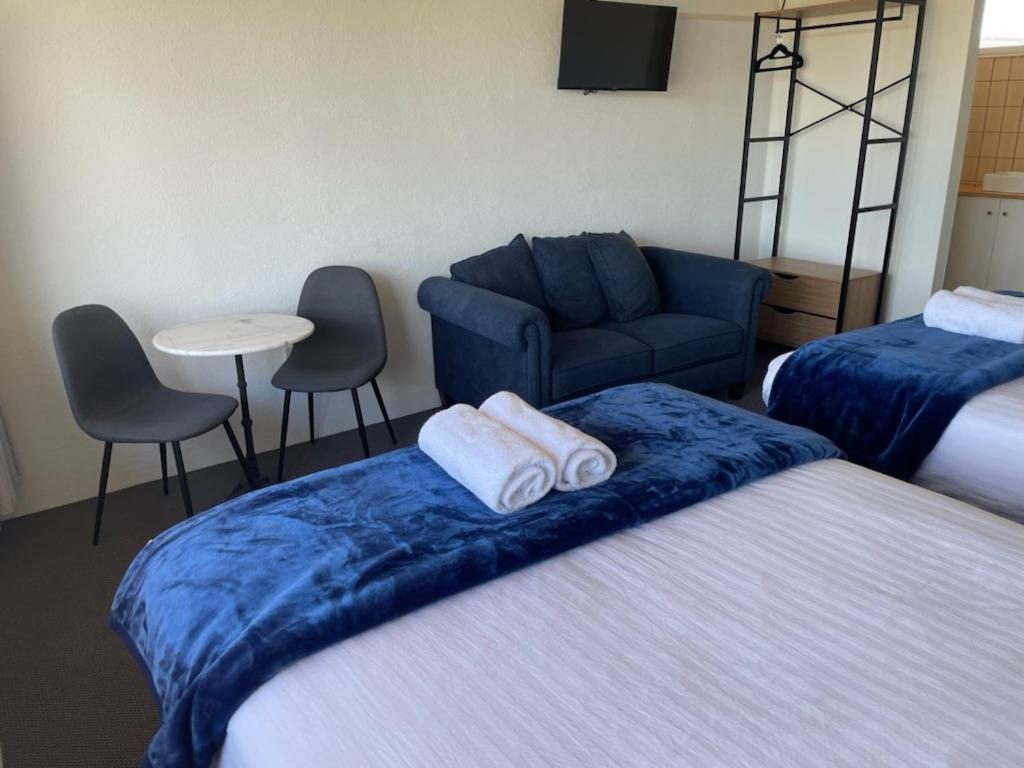 Happy Wanderer Motel Lake Boga On The Lake With Lake Views Buitenkant foto