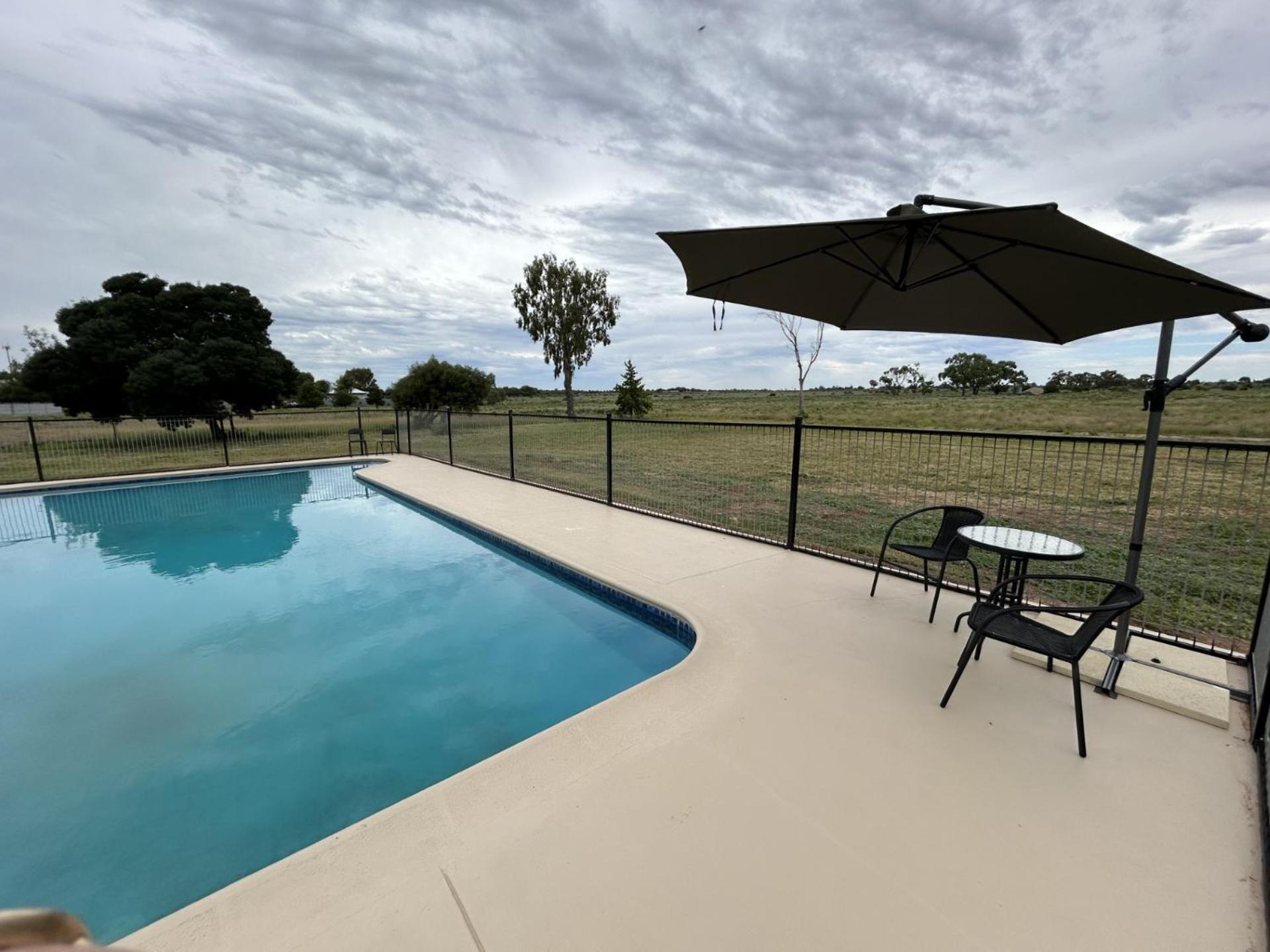 Happy Wanderer Motel Lake Boga On The Lake With Lake Views Buitenkant foto